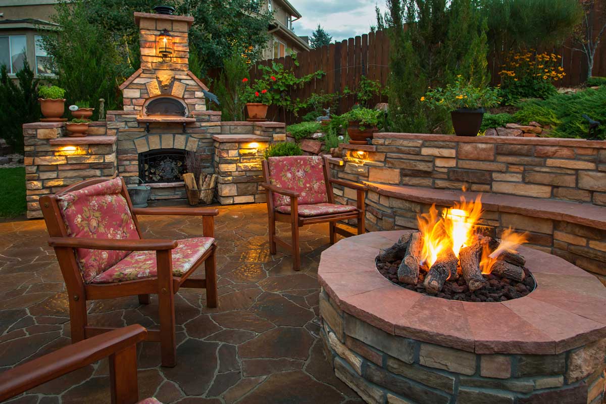 https://www.godbyhearth.com/wp-content/uploads/2023/10/Pros-and-Cons-of-Different-Types-of-Outdoor-Fire-Pits.jpg
